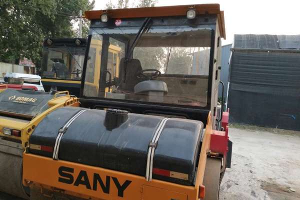 河南出售转让二手2200小时2011年三一重工YZC12双钢轮压路机