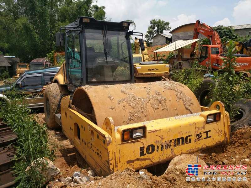 云南出售转让二手3285小时2013年龙工LG520B6单钢轮压路机