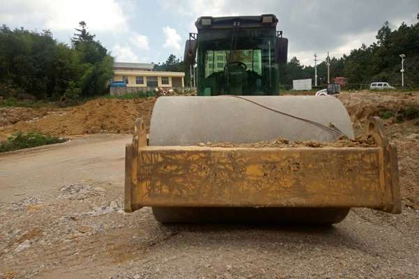 贵州出售转让二手8000小时2009年洛建LSS220单钢轮压路机