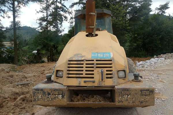 贵州出售转让二手8000小时2009年洛建LSS220单钢轮压路机