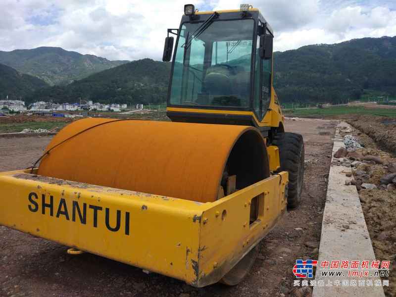 云南出售转让二手4000小时2009年山推SR22M单钢轮压路机