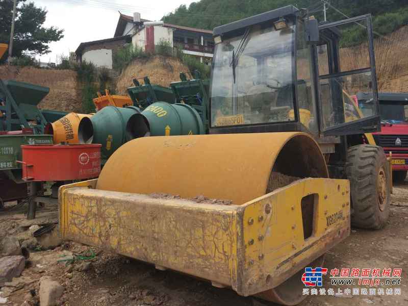 云南出售转让二手4000小时2009年厦工XG6204M单钢轮压路机