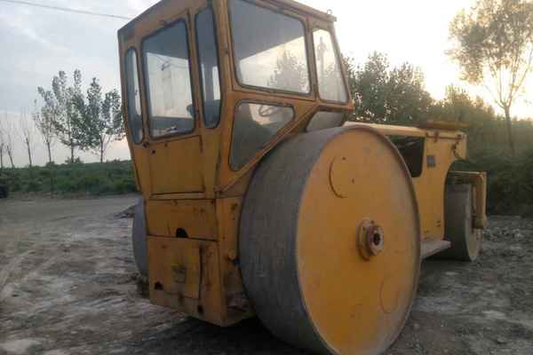 山西出售转让二手12000小时2005年洛建ZY18三轮压路机