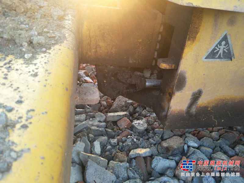 贵州出售转让二手8523小时2007年山工SEM518单钢轮压路机