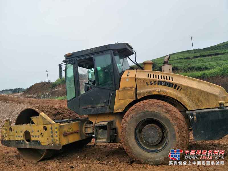 贵州出售转让二手4500小时2010年洛建LSS220单钢轮压路机