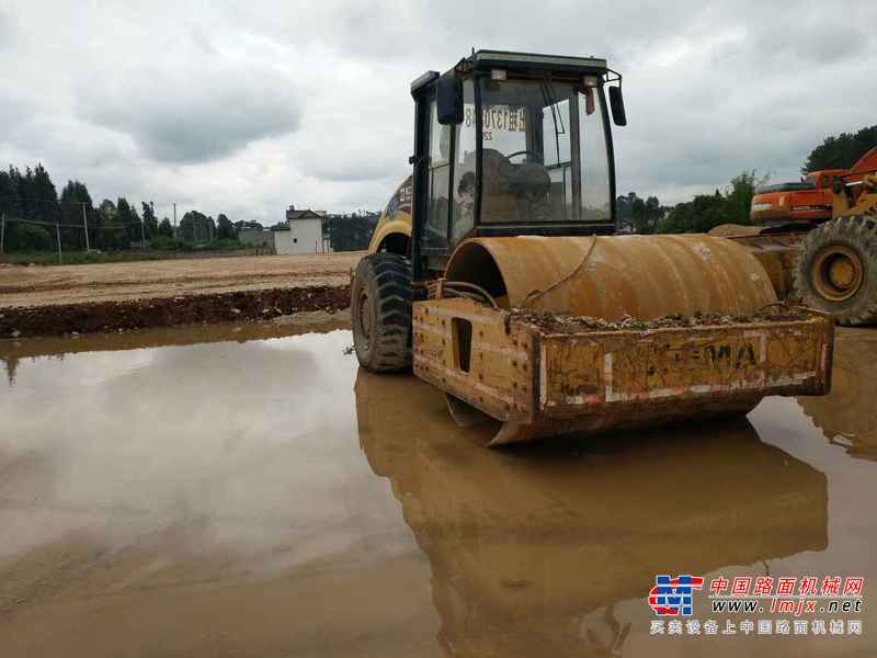 云南出售转让二手4300小时2010年厦工XG6224M单钢轮压路机