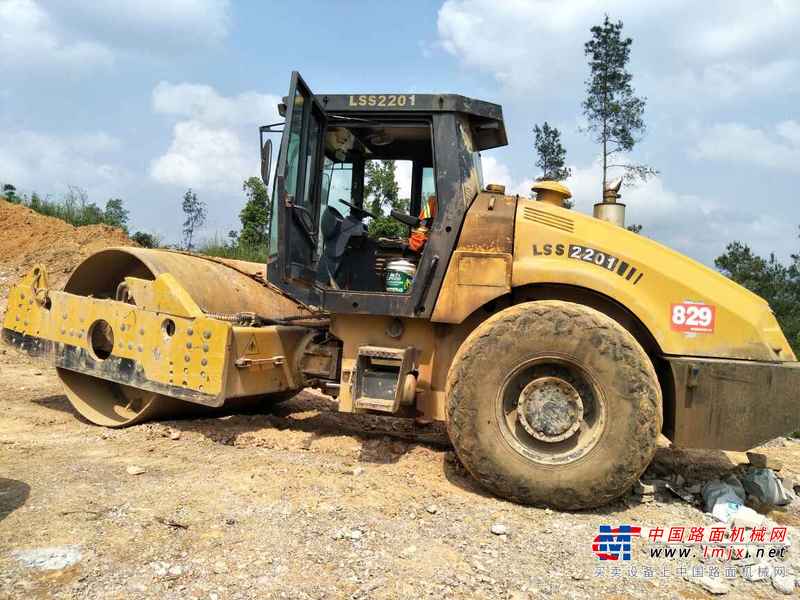 贵州出售转让二手6100小时2013年洛建YZ220D单钢轮压路机