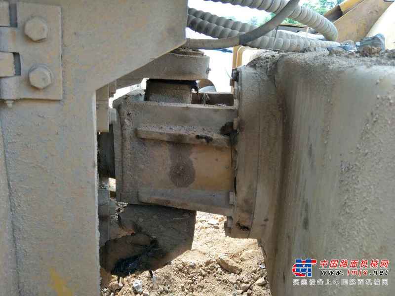 贵州出售转让二手6100小时2013年洛建YZ220D单钢轮压路机