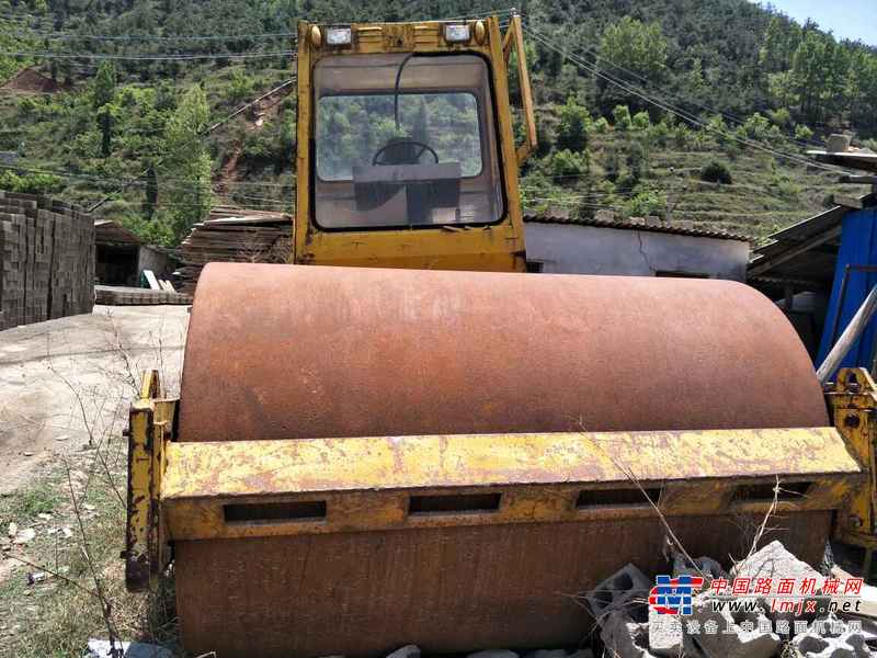 云南出售转让二手7853小时2005年洛建LSS218A单钢轮压路机