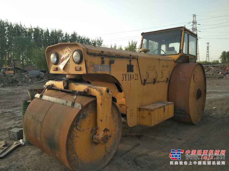 山西出售转让二手8000小时2005年洛阳路通3Y18X21三轮压路机