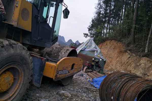 贵州出售转让二手8600小时2011年徐工XS202J单钢轮压路机