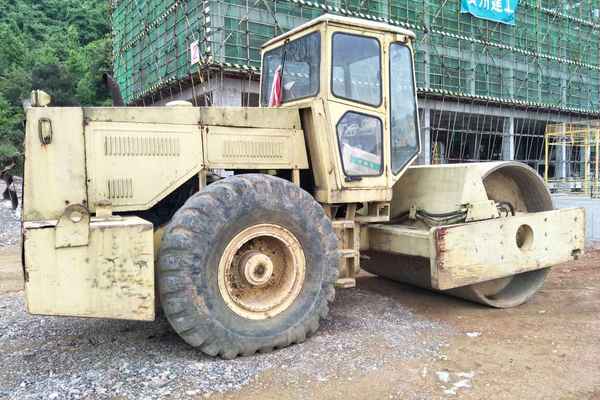 贵州出售转让二手8300小时2006年洛建LRS1626单钢轮压路机