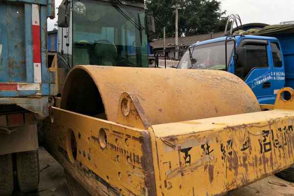云南出售转让二手4081小时2011年洛建LSS321单钢轮压路机