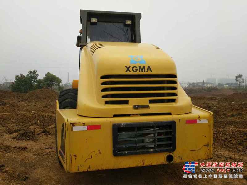 湖北出售转让二手7800小时2010年厦工XG6224M单钢轮压路机