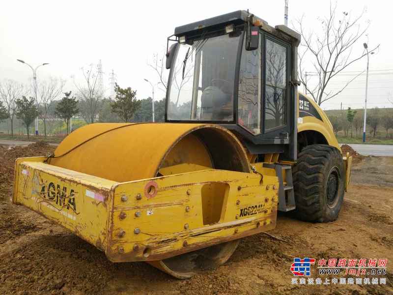 湖北出售转让二手7800小时2010年厦工XG6224M单钢轮压路机