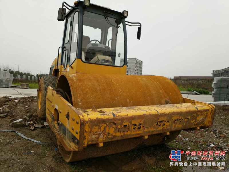 湖北出售转让二手6300小时2010年龙工LG520A单钢轮压路机