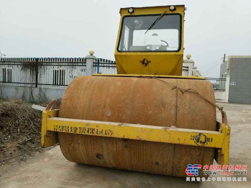 湖北出售转让二手18000小时2005年洛阳路通YZ14B单钢轮压路机