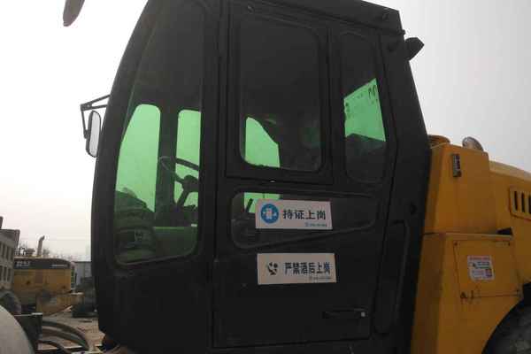 湖北出售转让二手8000小时2005年洛阳路通LT220B单钢轮压路机