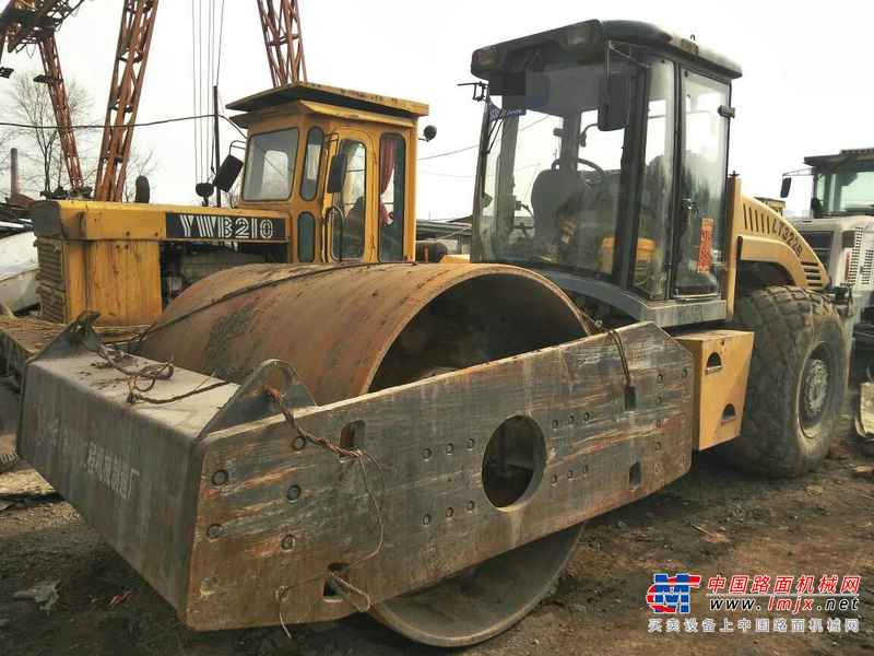 山西出售转让二手6000小时2011年洛阳路通LT322B单钢轮压路机