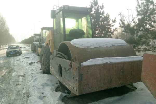 黑龙江出售转让二手7000小时2006年洛阳路通LT220B单钢轮压路机