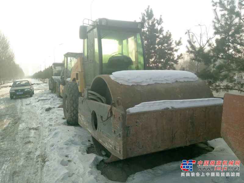 黑龙江出售转让二手7000小时2006年洛阳路通LT220B单钢轮压路机