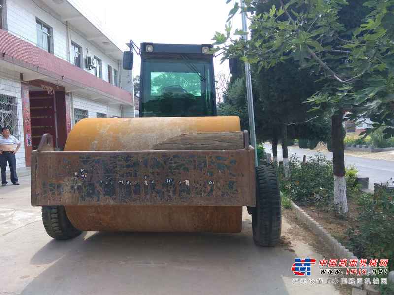 陕西出售转让二手2500小时2006年洛阳路通LT220B单钢轮压路机