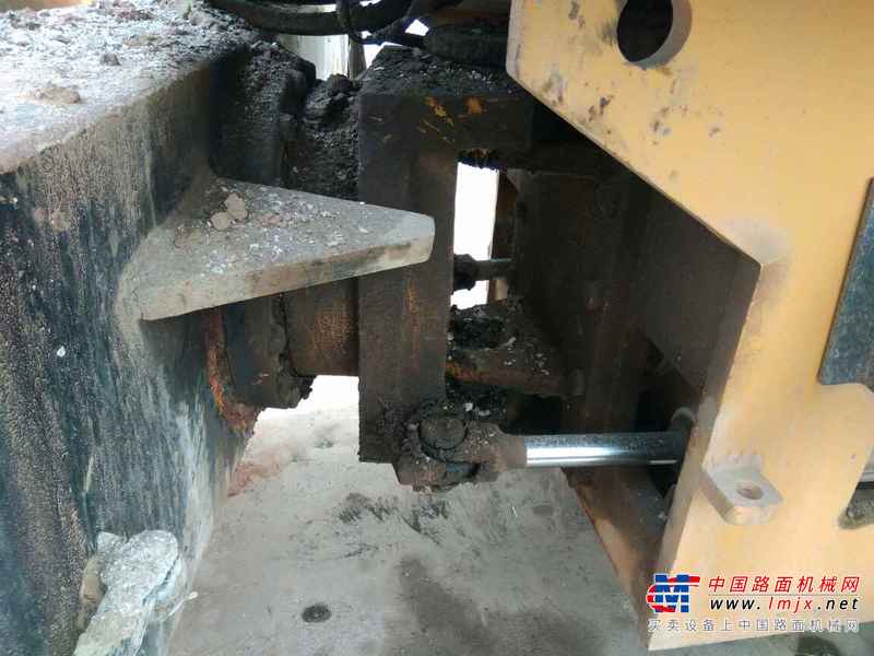 陕西出售转让二手2500小时2006年洛阳路通LT220B单钢轮压路机