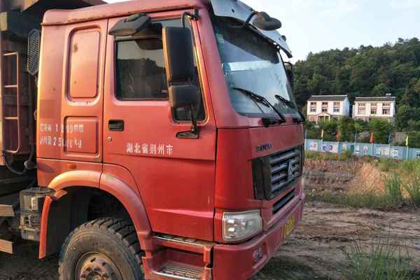 湖北出售转让二手2010年中国重汽ZZ3317N4267C1自卸车