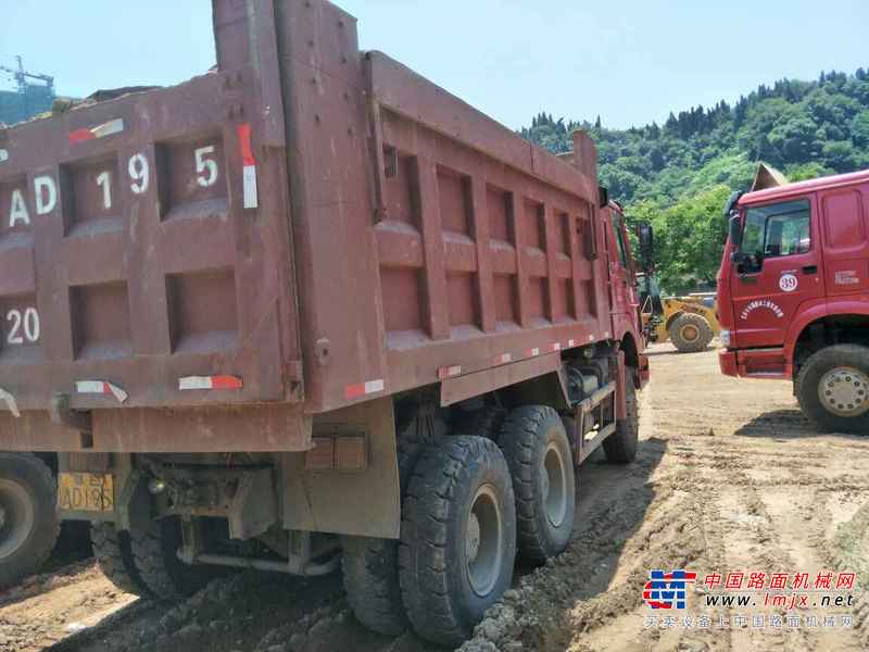 湖北出售转让二手2011年中国重汽ZZ3317N4267C1自卸车
