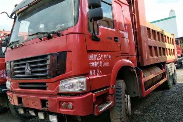 云南出售转让二手2011年中国重汽豪沃ZZ5437N466741自卸车