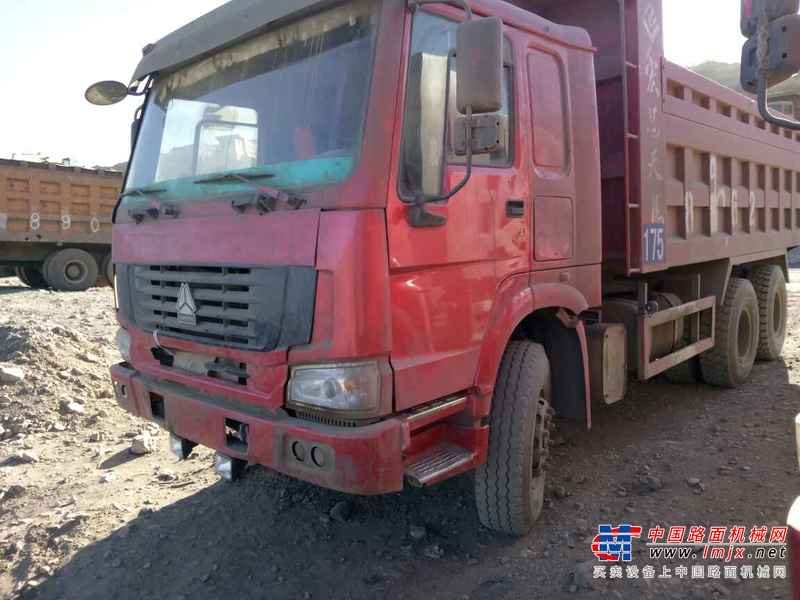山西出售转让二手2012年中国重汽豪泺ZZ3317N3568W自卸车