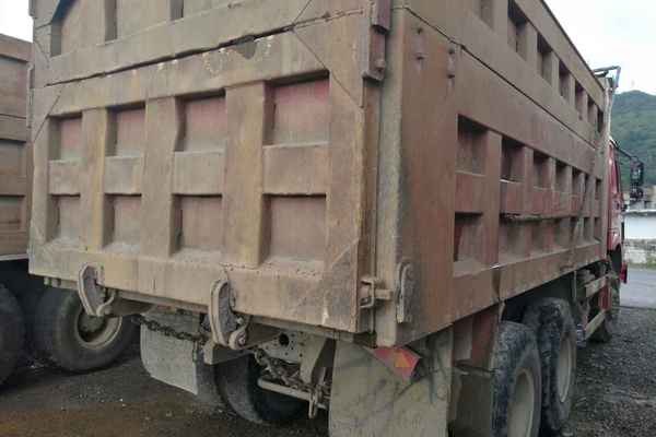贵州出售转让二手2013年中国重汽豪泺ZZ3317N3568W自卸车