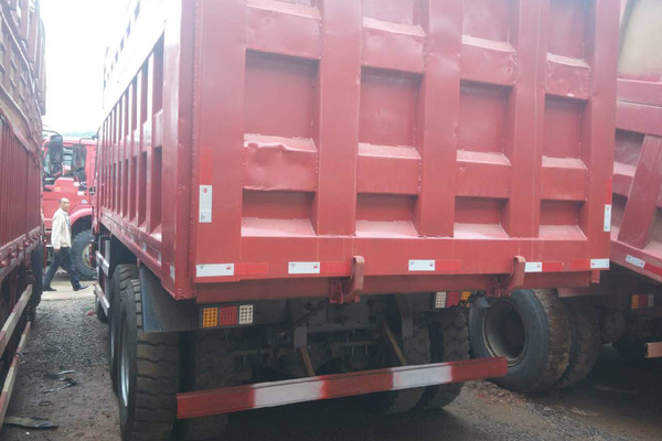 云南出售转让二手2012年中国重汽豪泺ZZ3257N3847A自卸车