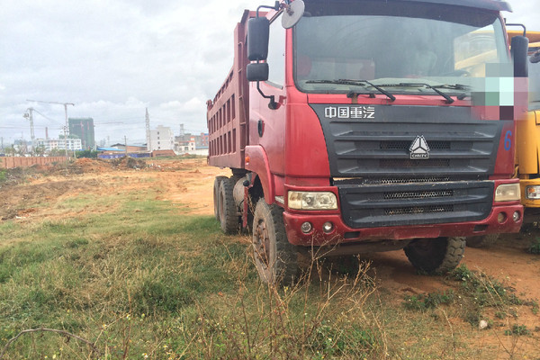 云南出售转让二手2010年中国重汽豪泺ZZ3257N3847A自卸车
