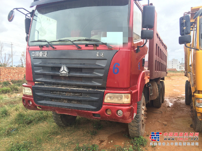 云南出售转让二手2010年中国重汽豪泺ZZ3257N3847A自卸车