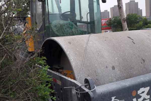 辽宁出售转让二手6000小时2006年洛建LSS220单钢轮压路机
