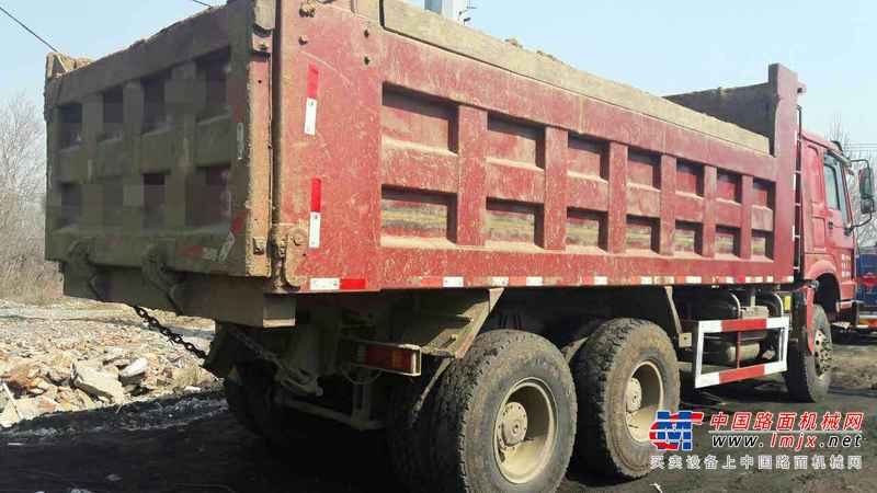 辽宁出售转让二手2011年中国重汽豪沃ZZ3257N5247自卸车