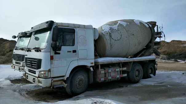 黑龙江出售转让二手2010年中国重汽豪泺ZZ1317N3267C搅拌运输车