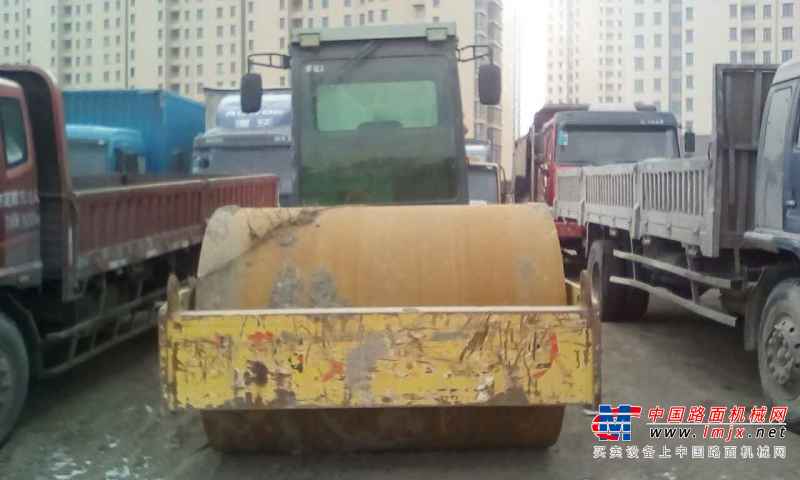 内蒙古出售转让二手8000小时2004年洛阳宝路BLS220单钢轮压路机