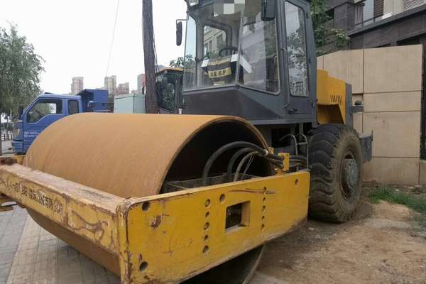 辽宁出售转让二手2500小时2008年洛建YZ220单钢轮压路机