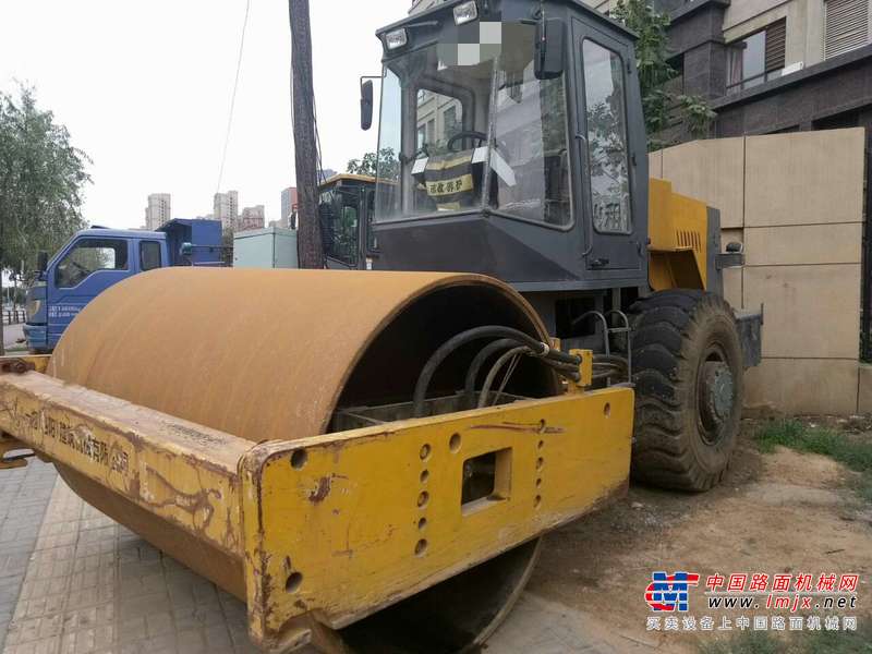 辽宁出售转让二手2500小时2008年洛建YZ220单钢轮压路机