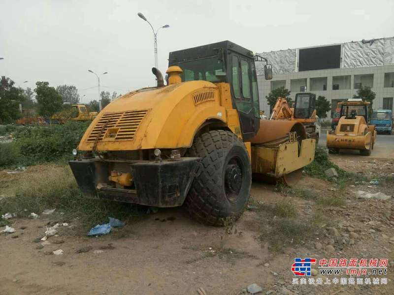 河南出售转让二手10800小时2005年洛阳路通LT220B单钢轮压路机