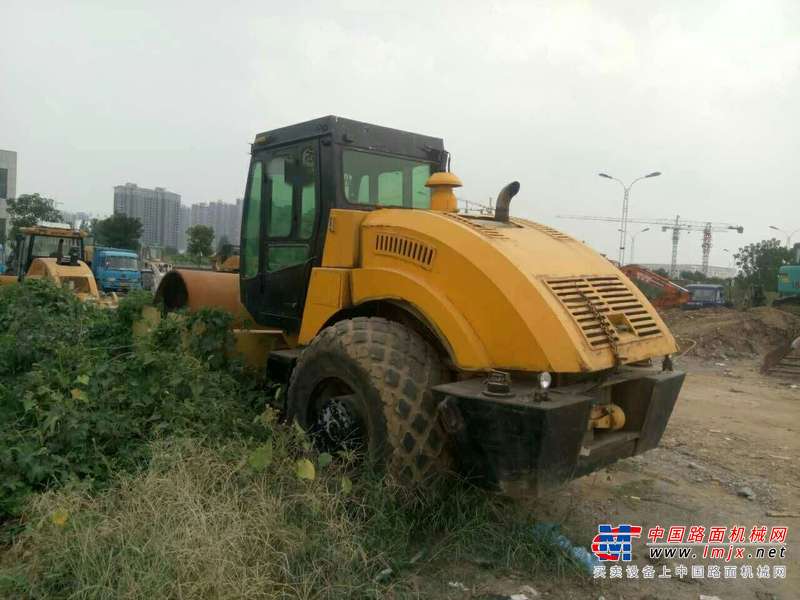 河南出售转让二手10800小时2005年洛阳路通LT220B单钢轮压路机