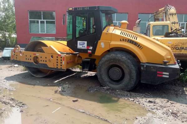黑龙江出售转让二手5300小时2011年洛建LSS2101单钢轮压路机