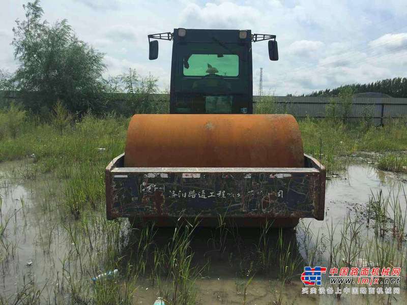 黑龙江出售转让二手8000小时2005年洛阳路通LT220B单钢轮压路机