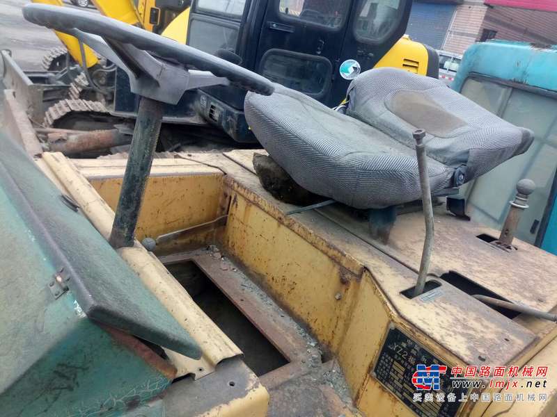 黑龙江出售转让二手10000小时2005年洛建2Y8X10B双钢轮压路机