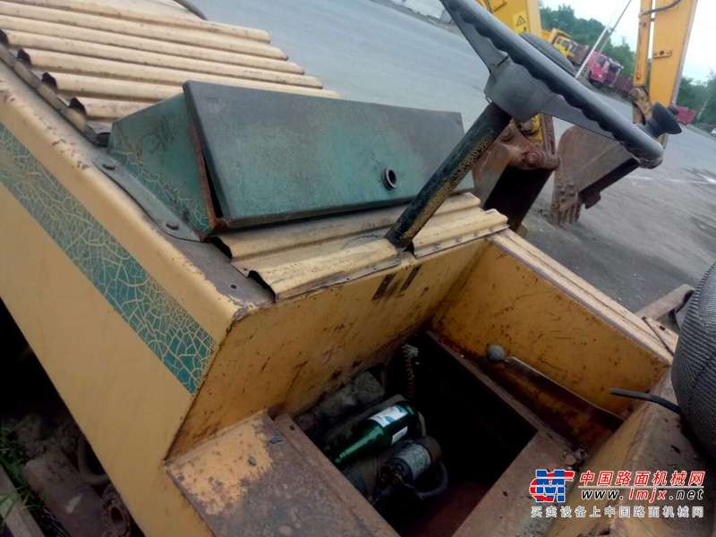 黑龙江出售转让二手10000小时2005年洛建2Y8X10B双钢轮压路机