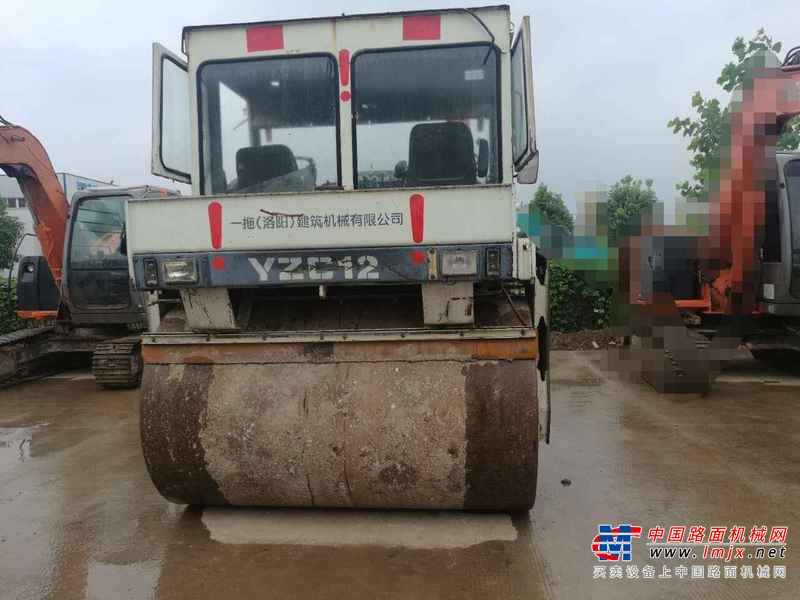 湖北出售转让二手9000小时2005年洛建YZ16B双钢轮压路机