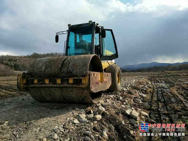 黑龙江出售转让二手8600小时2008年常林YZ18单钢轮压路机