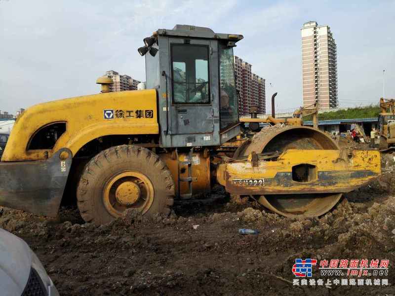 湖北出售转让二手10000小时2007年徐工XS202J单钢轮压路机